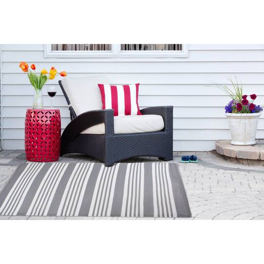 DII® Gray Multi Stripe Outdoor Rug, 4ft x 6ft.
